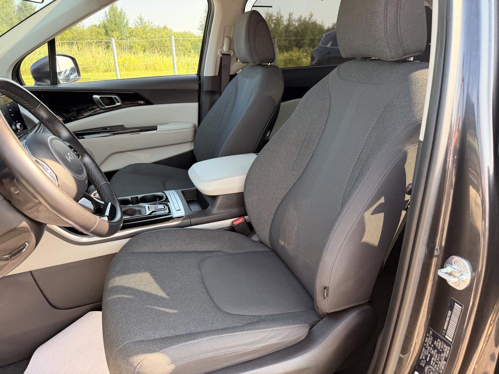 Kia Carnival LX 2022 d&rsquo;occasion à vendre - 17