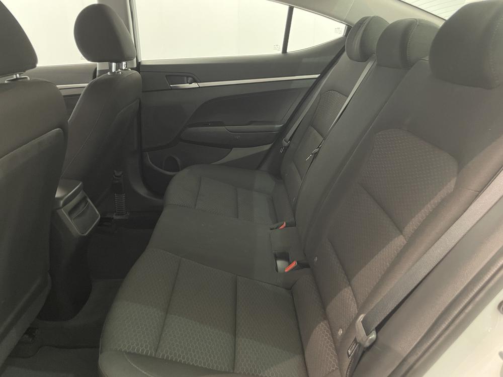 Hyundai Elantra Essential 2020 d&rsquo;occasion à vendre - 24