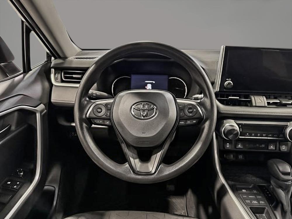 Toyota RAV4 LE 2023 d&rsquo;occasion à vendre - 17