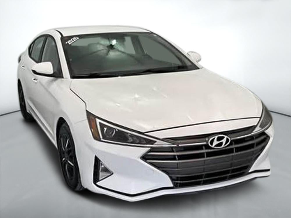 Hyundai Elantra Essential  SE