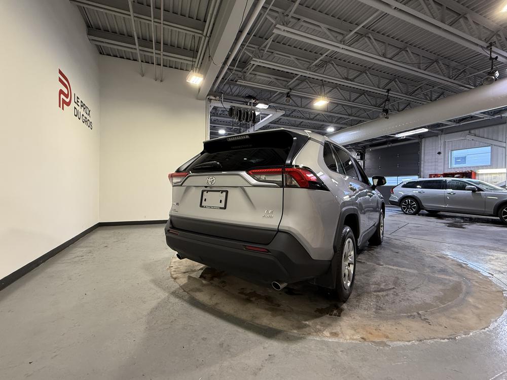 Toyota RAV4 LE 2023 d&rsquo;occasion à vendre - 3