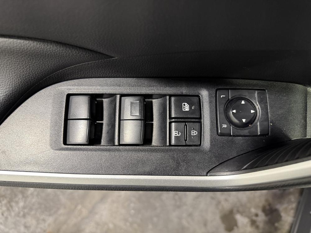 Toyota RAV4 LE 2023 d&rsquo;occasion à vendre - 14