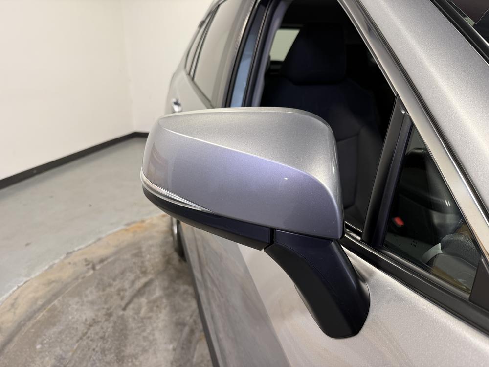 Toyota RAV4 LE 2023 d&rsquo;occasion à vendre - 11