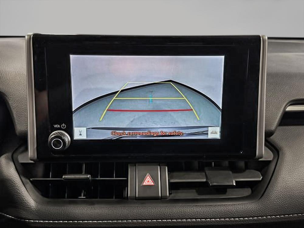 Toyota RAV4 LE 2023 d&rsquo;occasion à vendre - 26