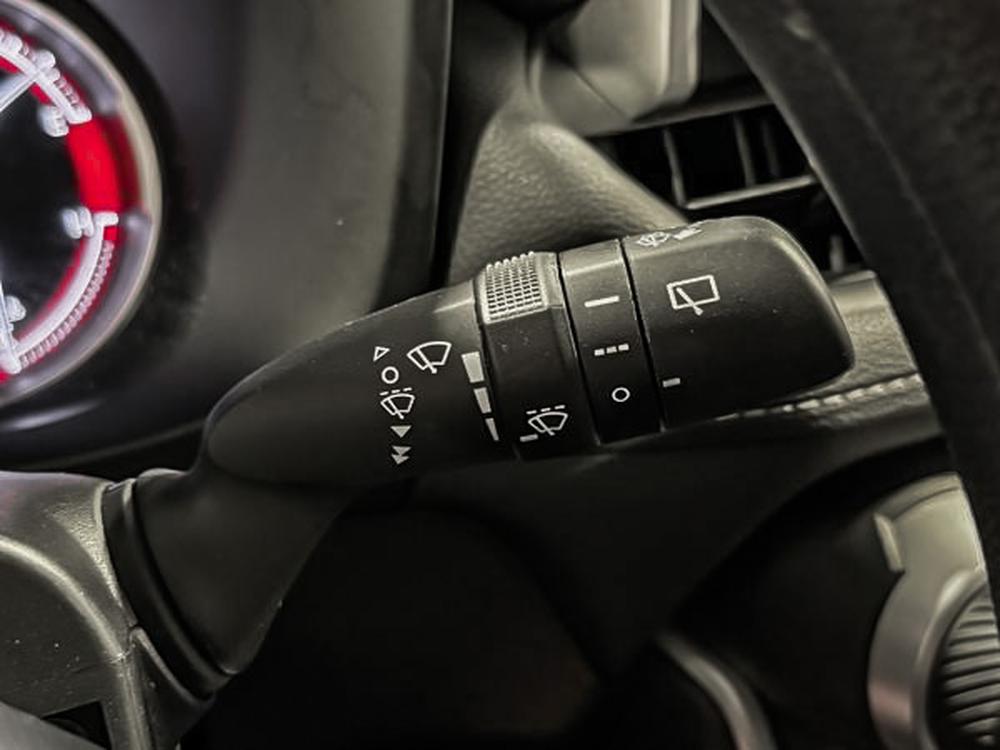 Toyota RAV4 LE 2023 d&rsquo;occasion à vendre - 22