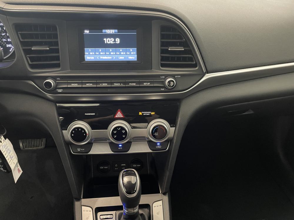 Hyundai Elantra Essential 2020 d&rsquo;occasion à vendre - 19