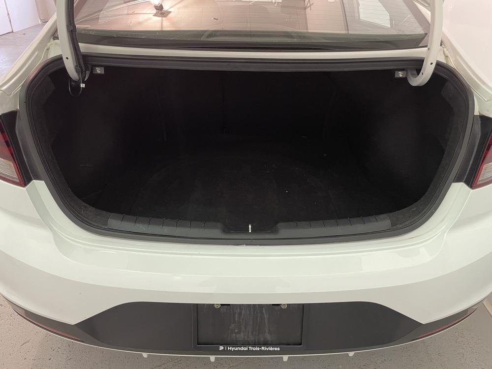 Hyundai Elantra Essential 2020 d&rsquo;occasion à vendre - 26