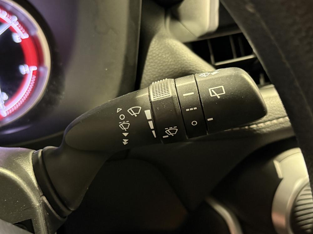 Toyota RAV4 LE 2023 d&rsquo;occasion à vendre - 22