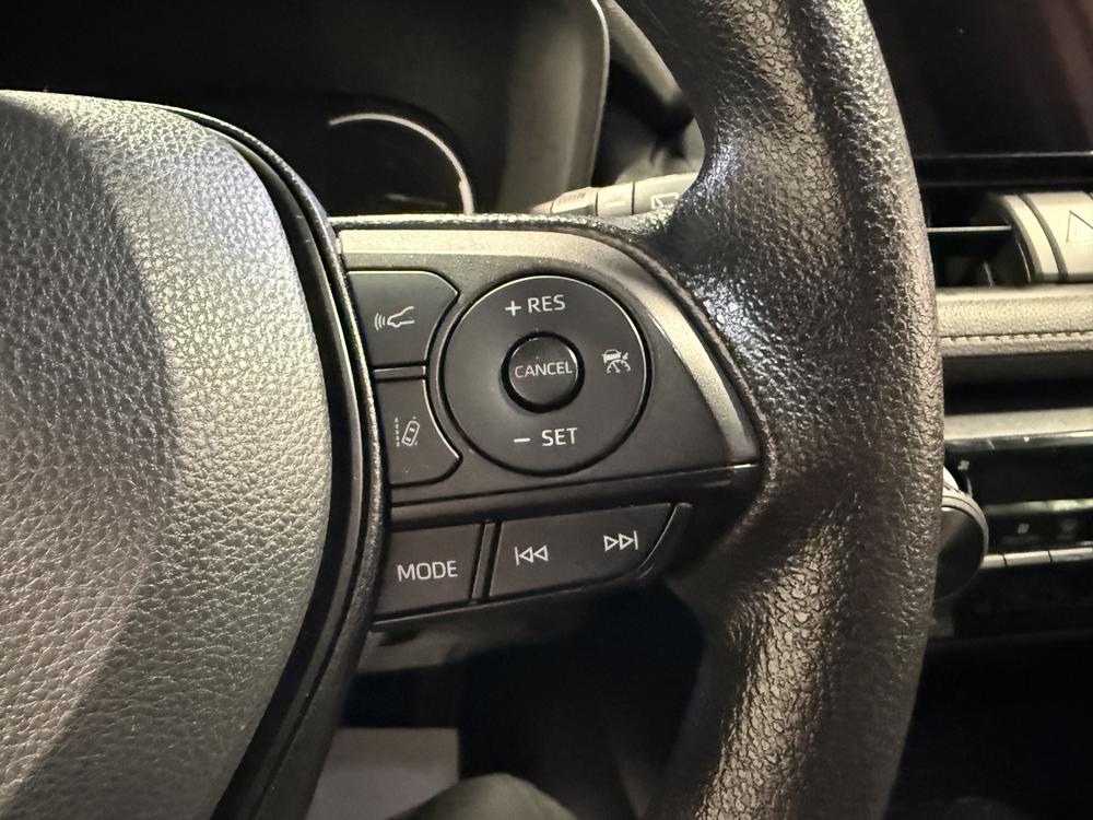 Toyota RAV4 LE 2023 d&rsquo;occasion à vendre - 19