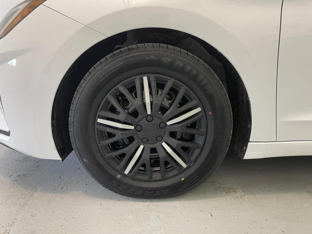 Hyundai Elantra Essential 2020 d&rsquo;occasion à vendre - 8