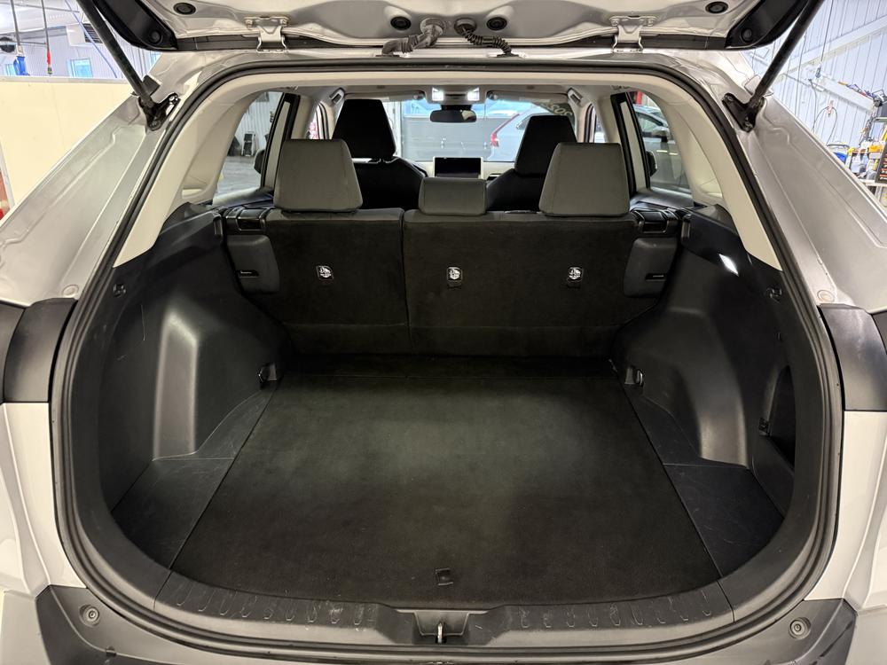 Toyota RAV4 LE 2023 d&rsquo;occasion à vendre - 30