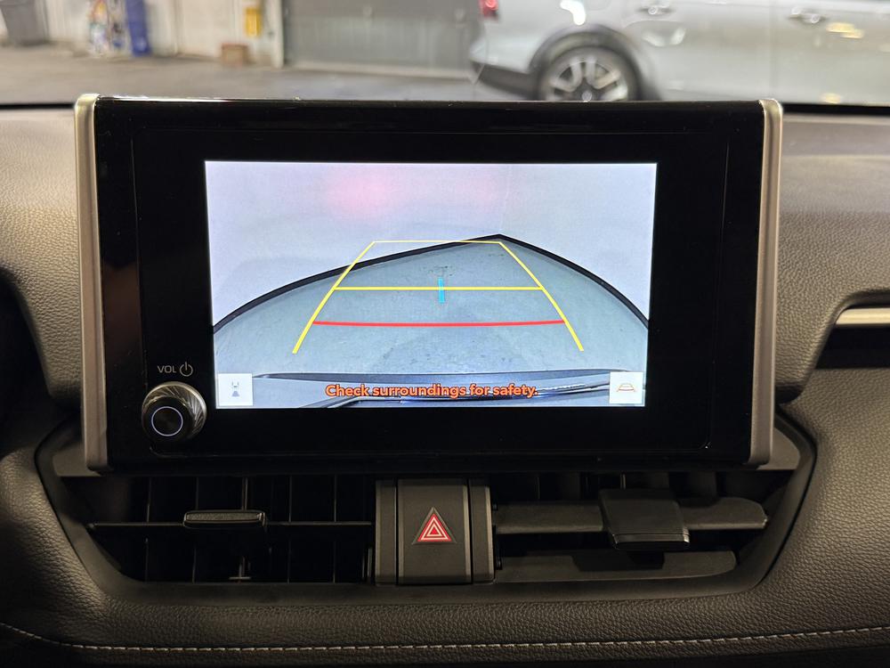 Toyota RAV4 LE 2023 d&rsquo;occasion à vendre - 26