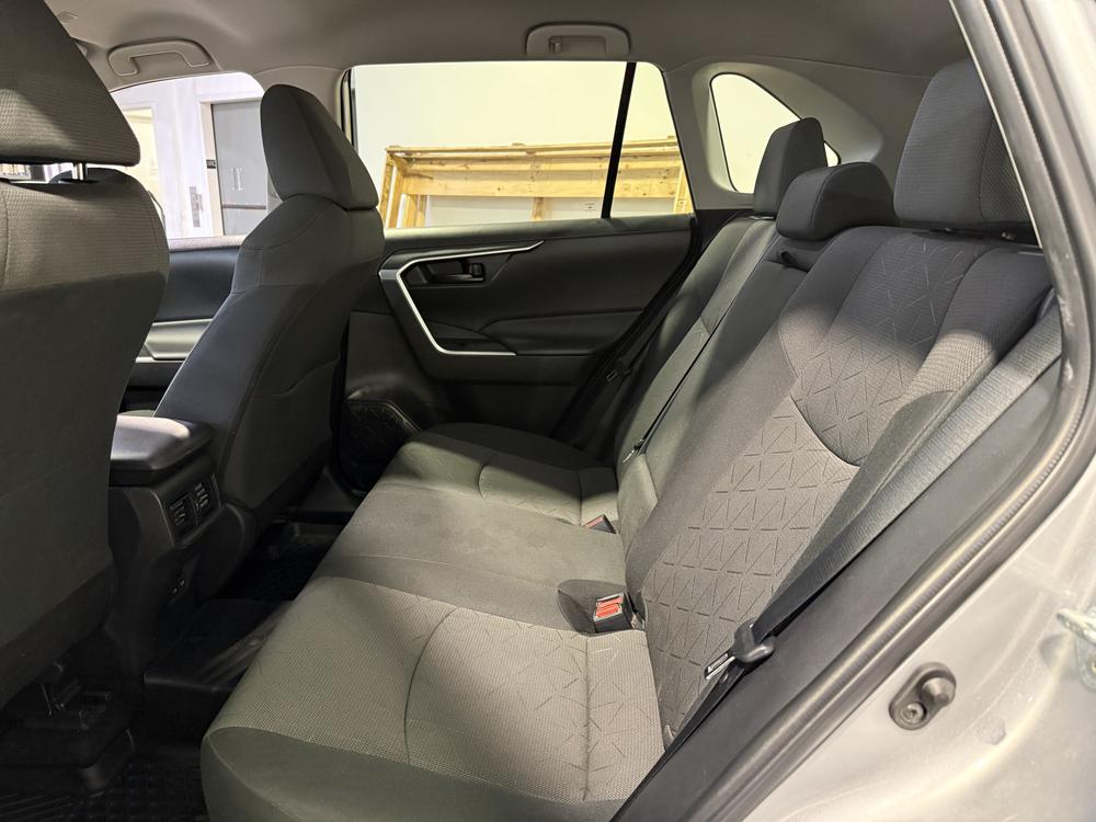 Toyota RAV4 LE 2023 d&rsquo;occasion à vendre - 29