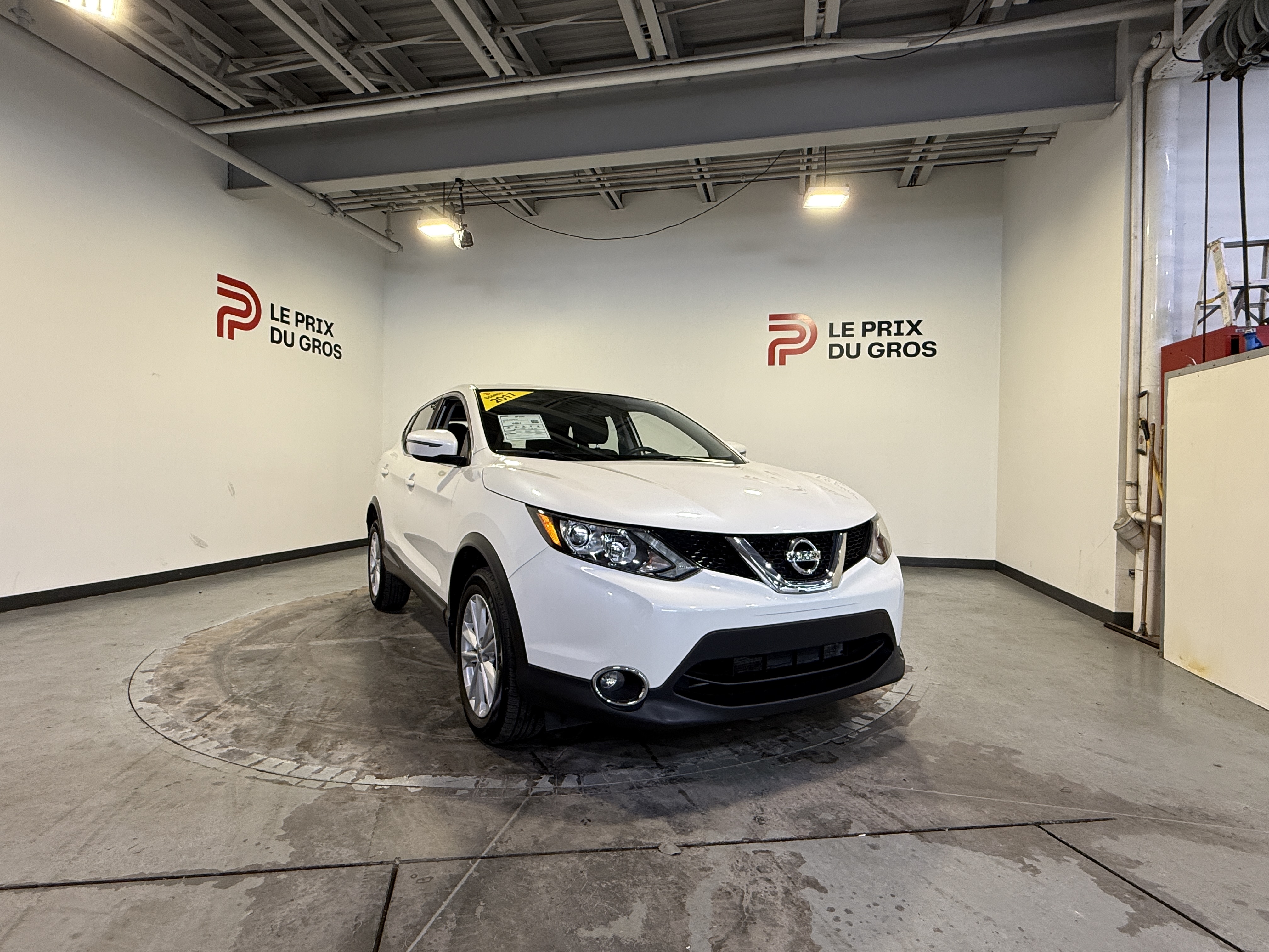 White 2017 Nissan Qashqai SUV / Crossover Automatic