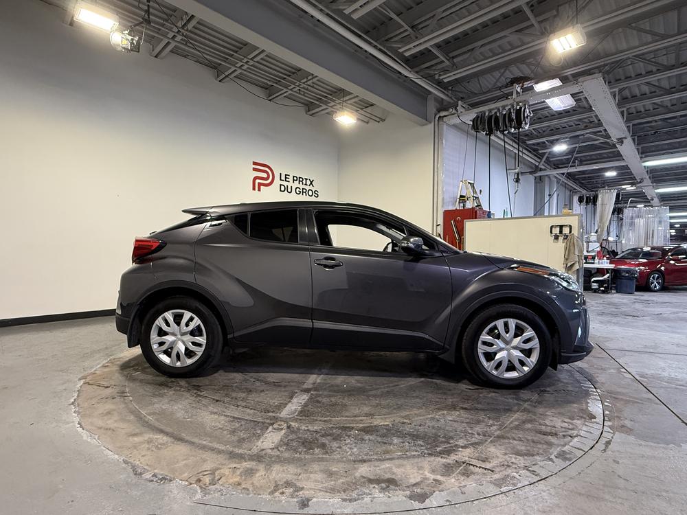 Toyota C-HR LE 2020 — photo 2