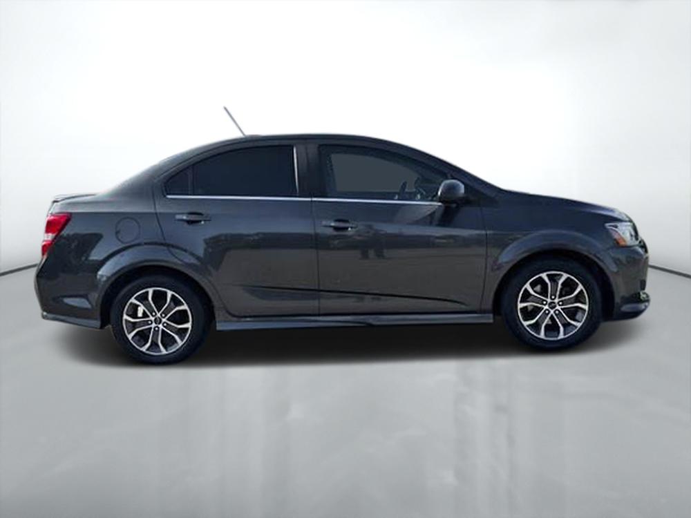 Chevrolet Sonic LT 2018 — photo 2
