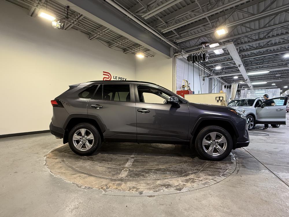 Toyota RAV4 XLE AWD 2022 — photo 2