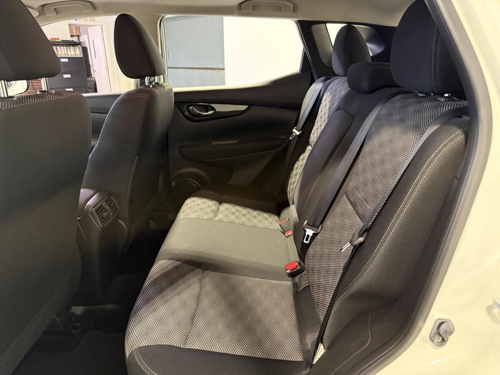 Nissan Qashqai SV 2017 d&rsquo;occasion à vendre - 31