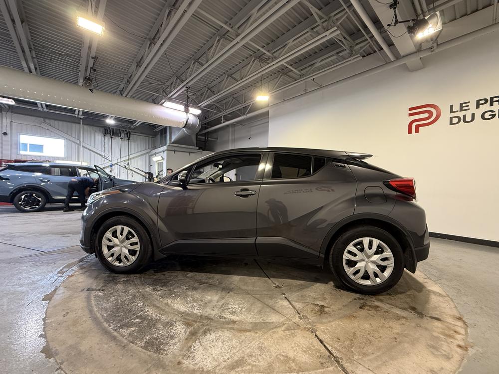 Toyota C-HR LE 2020 — photo 7