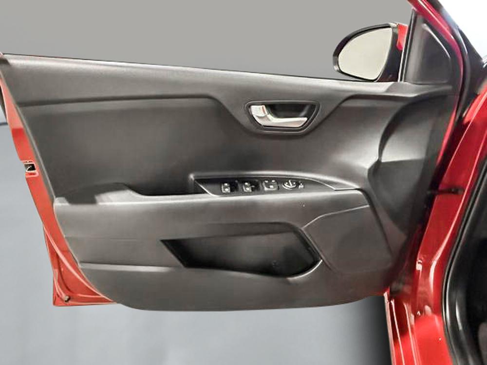 Kia Rio 5 portes 2022 Rouge usage à vendre Kia Rio 5 portes 2022 Rouge usage à vendre