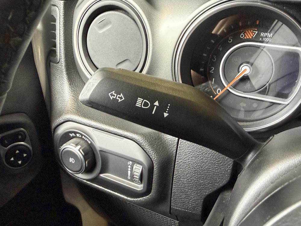 Jeep Wrangler 2023 Blanc usage à vendre Jeep Wrangler 2023 Blanc usage à vendre