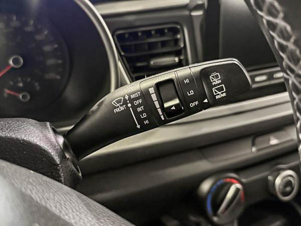 Kia Rio 5 portes 2022 Rouge usage à vendre Kia Rio 5 portes 2022 Rouge usage à vendre