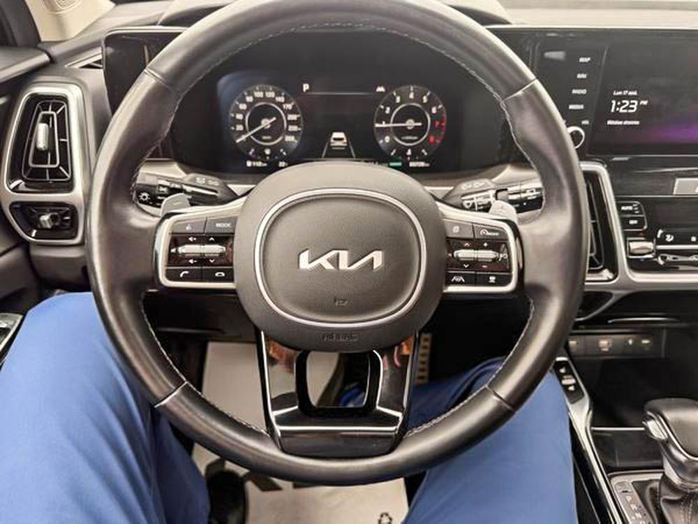 Kia Sorento SX 2023 d&rsquo;occasion à vendre - 21
