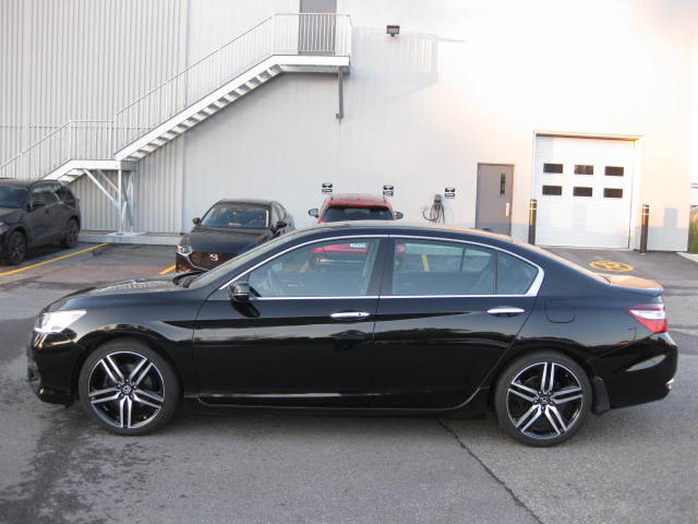 Honda Accord Sedan 2017 Noir usage à vendre Honda Accord Sedan 2017 Noir usage à vendre