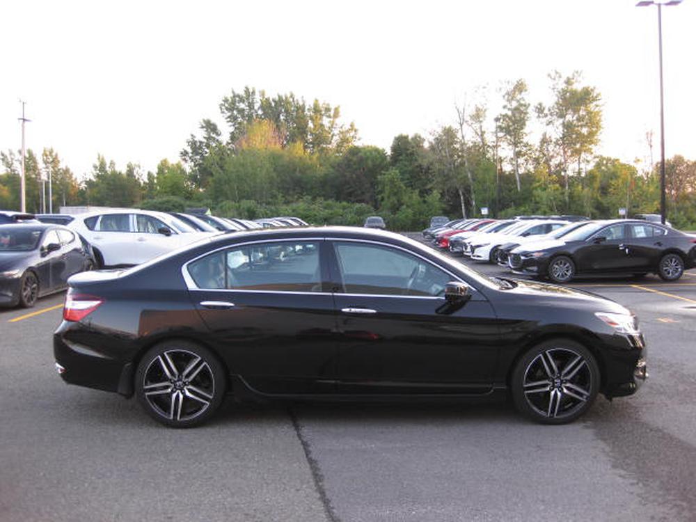 Honda Accord Sedan 2017 Noir usage à vendre Honda Accord Sedan 2017 Noir usage à vendre