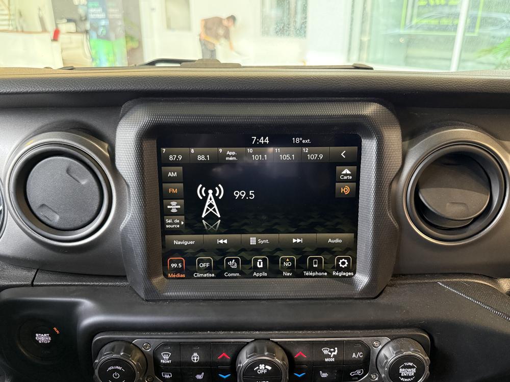 Jeep Wrangler 2023 Blanc usage à vendre Jeep Wrangler 2023 Blanc usage à vendre
