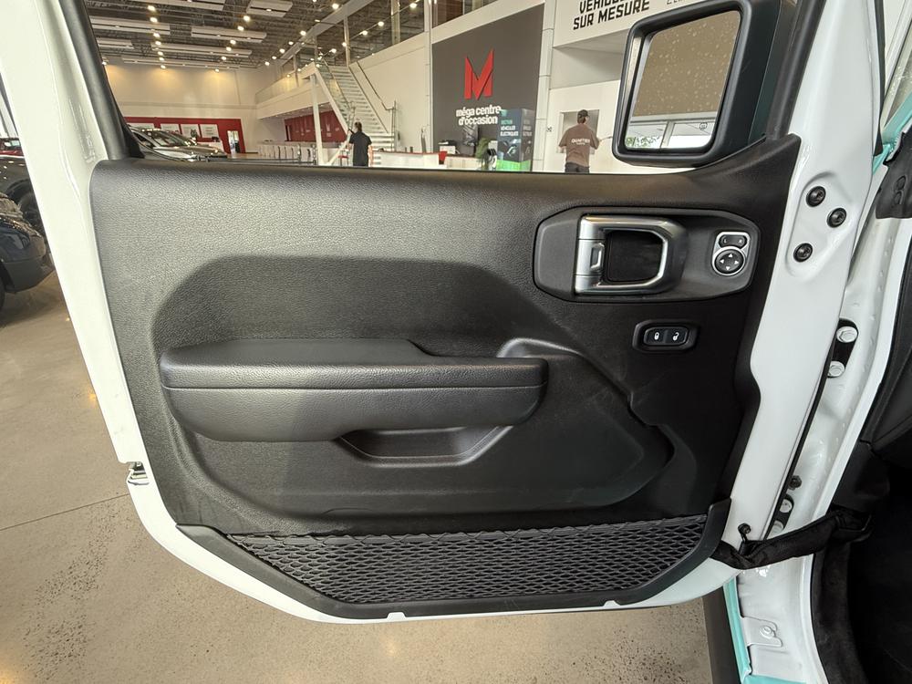 Jeep Wrangler 2023 Blanc usage à vendre Jeep Wrangler 2023 Blanc usage à vendre