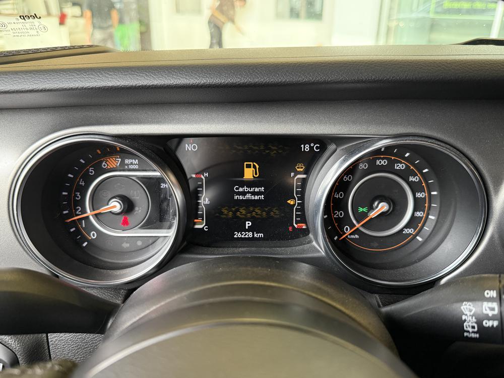 Jeep Wrangler 2023 Blanc usage à vendre Jeep Wrangler 2023 Blanc usage à vendre