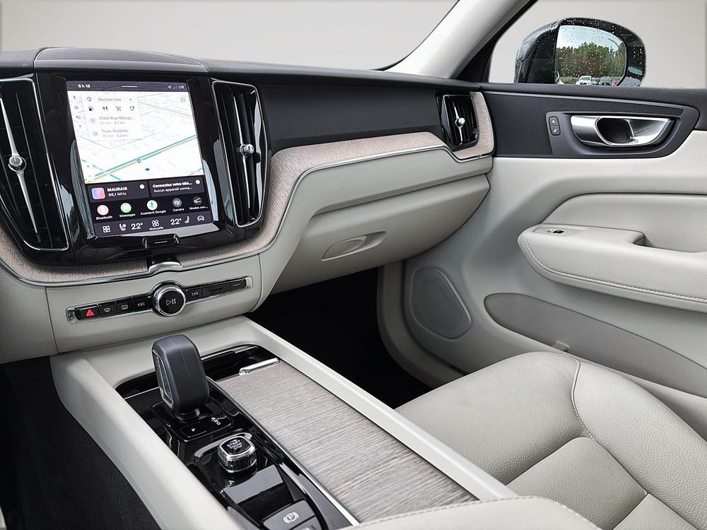 Volvo XC60 B5 PLUS AWD // DARK THEME 2024 d&rsquo;occasion à vendre - 17