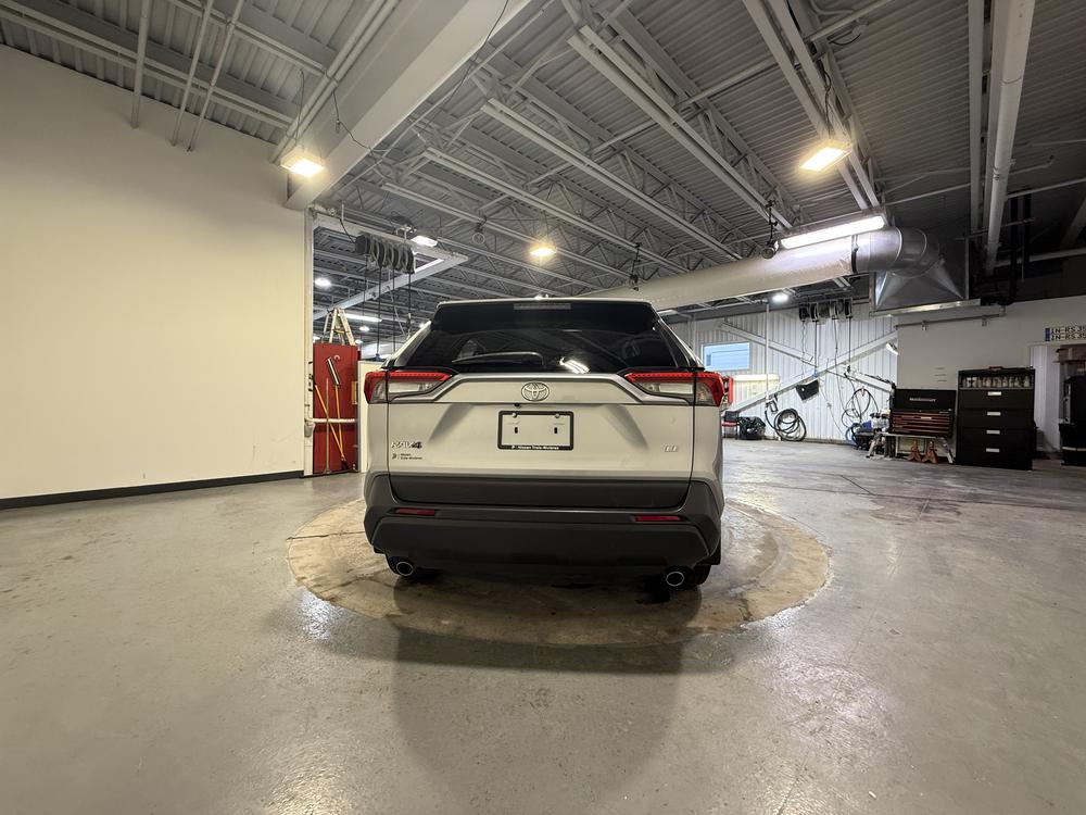 Toyota RAV4 LE 2020 d&rsquo;occasion à vendre - 4