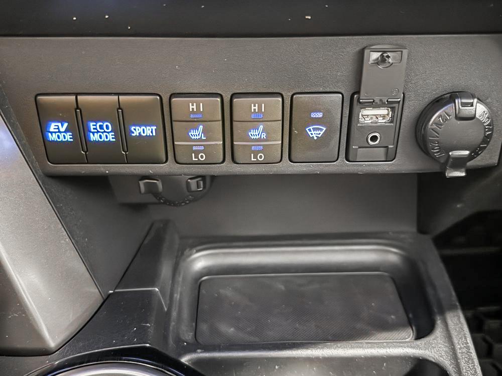 Toyota RAV4 HYBRID LE+ 2018 à vendre à Trois-Rivières - 33