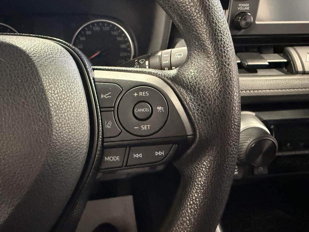 Toyota RAV4 LE 2020 d&rsquo;occasion à vendre - 19
