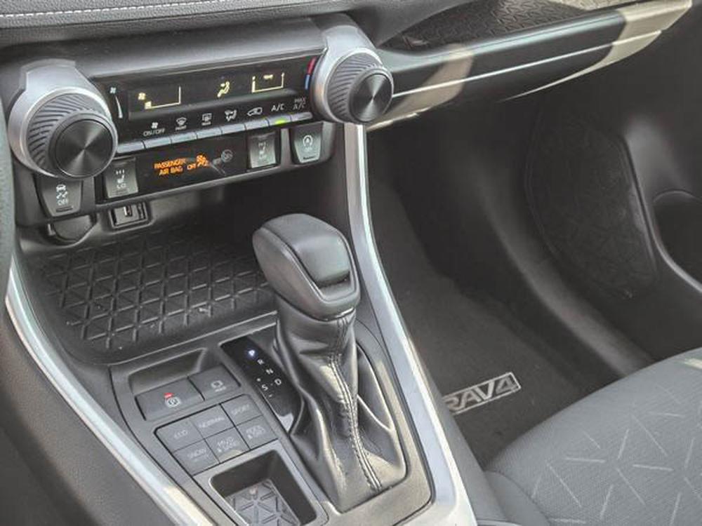 Toyota RAV4 LE 2022 d&rsquo;occasion à vendre - 18