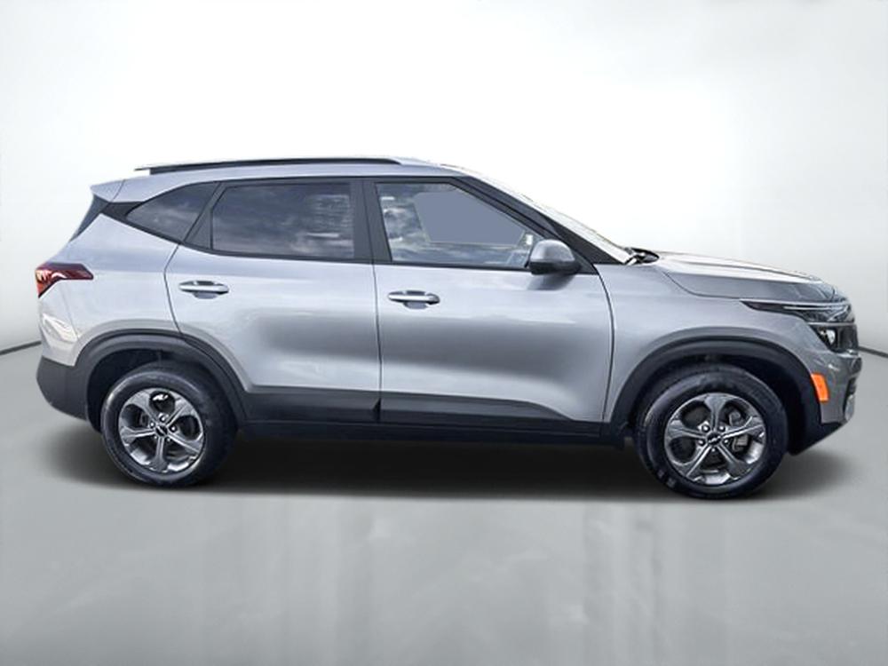 Kia Seltos LX FWD 2023 d&rsquo;occasion à vendre - 9