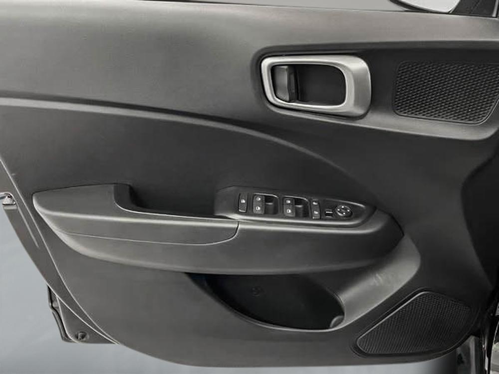 Hyundai Venue Preferred 2023 d&rsquo;occasion à vendre - 12