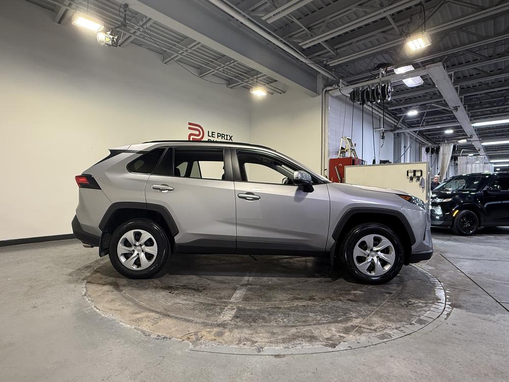 Toyota RAV4 LE 2020 d&rsquo;occasion à vendre - 2