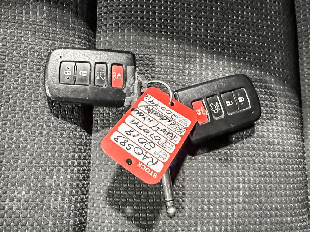 Toyota RAV4 HYBRID LE+ 2018 à vendre à Trois-Rivières - 37