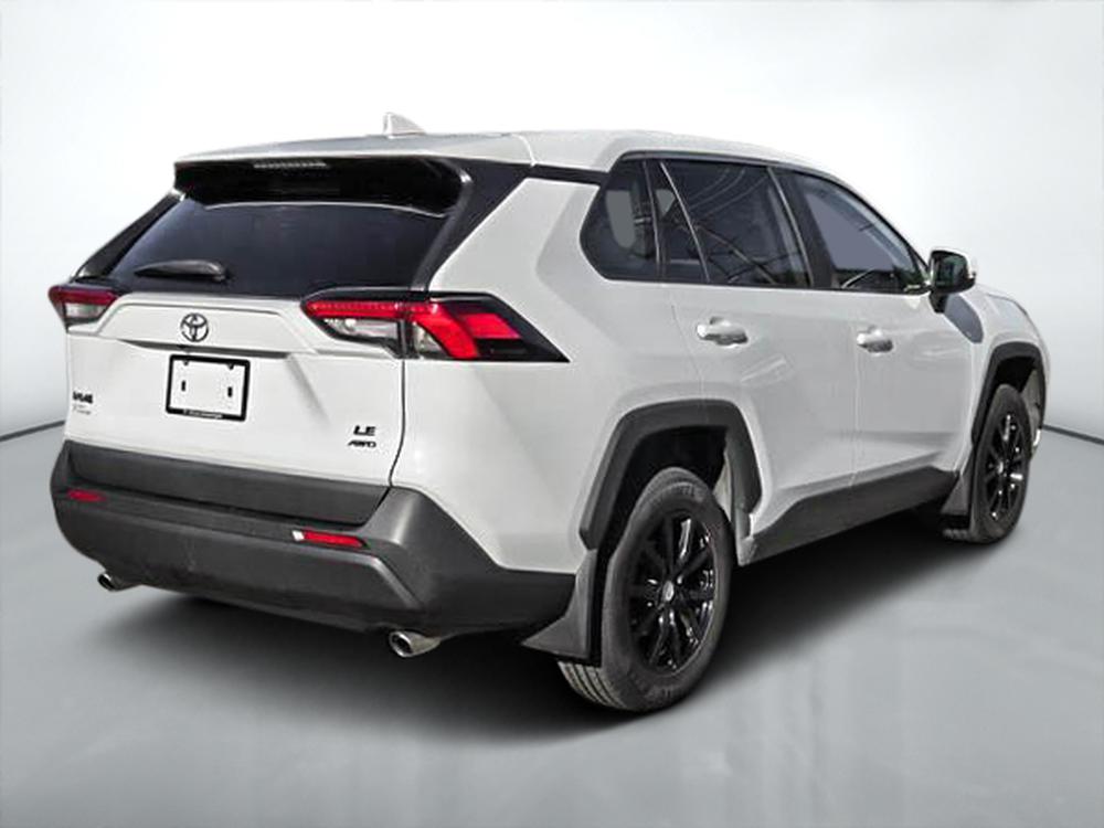 Toyota RAV4 LE 2022 d&rsquo;occasion à vendre - 3