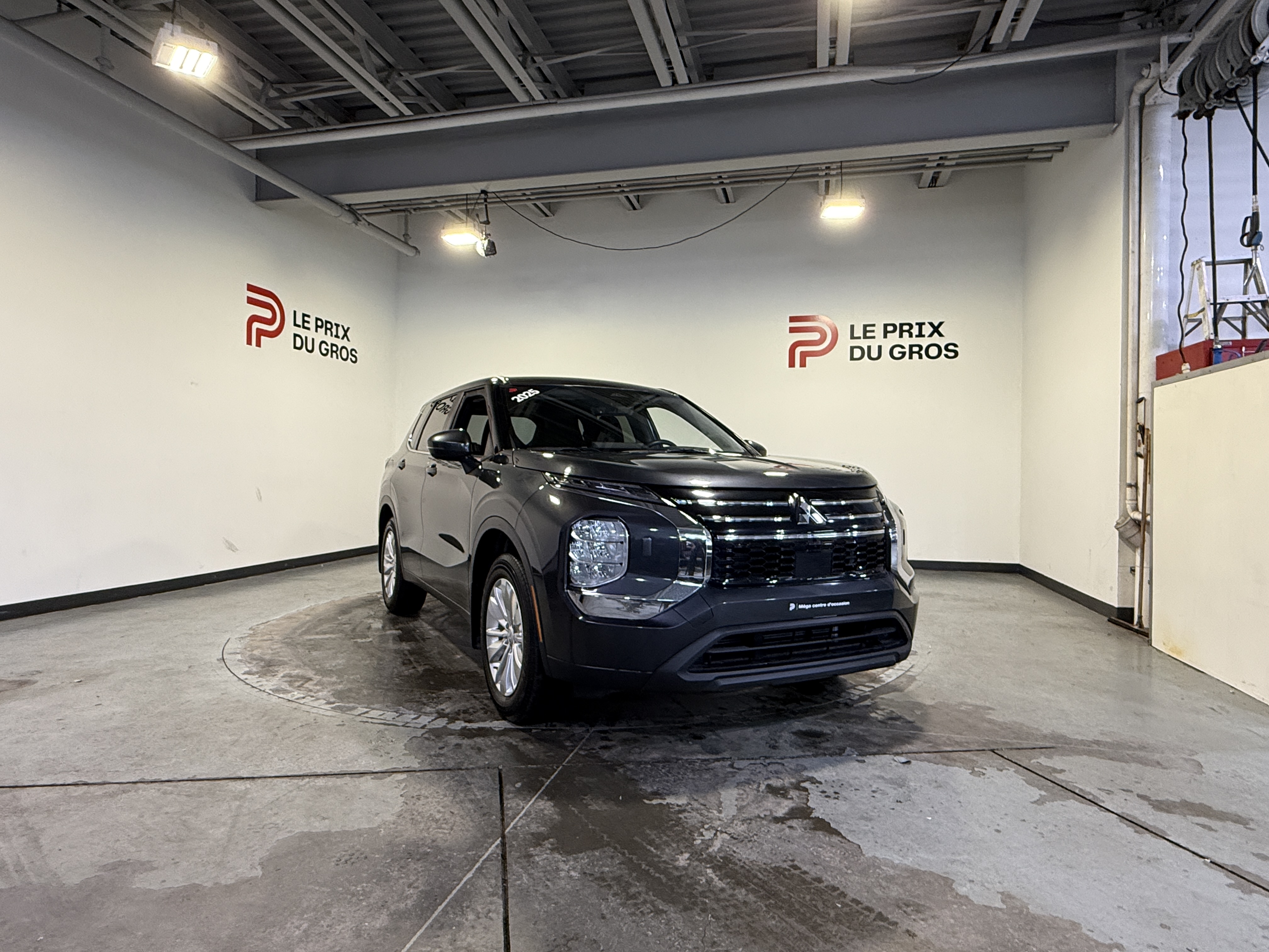 Titane 2025 Mitsubishi Outlander SUV / Crossover Front-Wheel Drive Automatic
