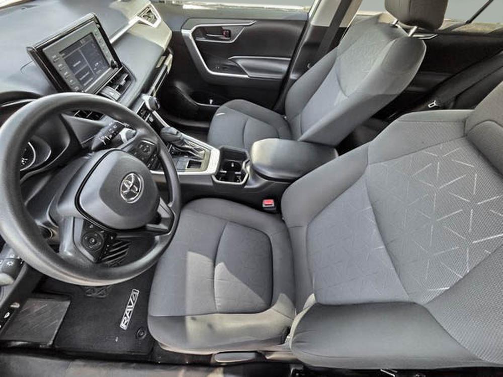 Toyota RAV4 LE 2022 d&rsquo;occasion à vendre - 14