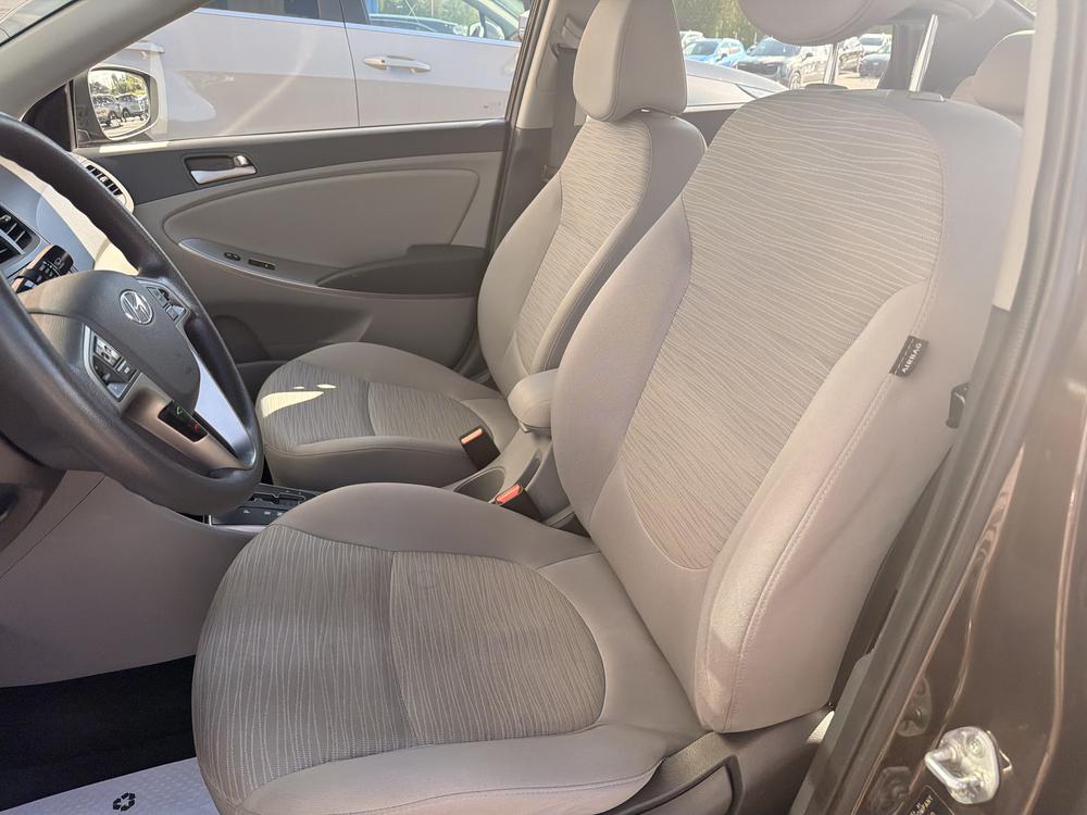 Hyundai Accent SE 2016 à vendre à Trois-Rivières - 16