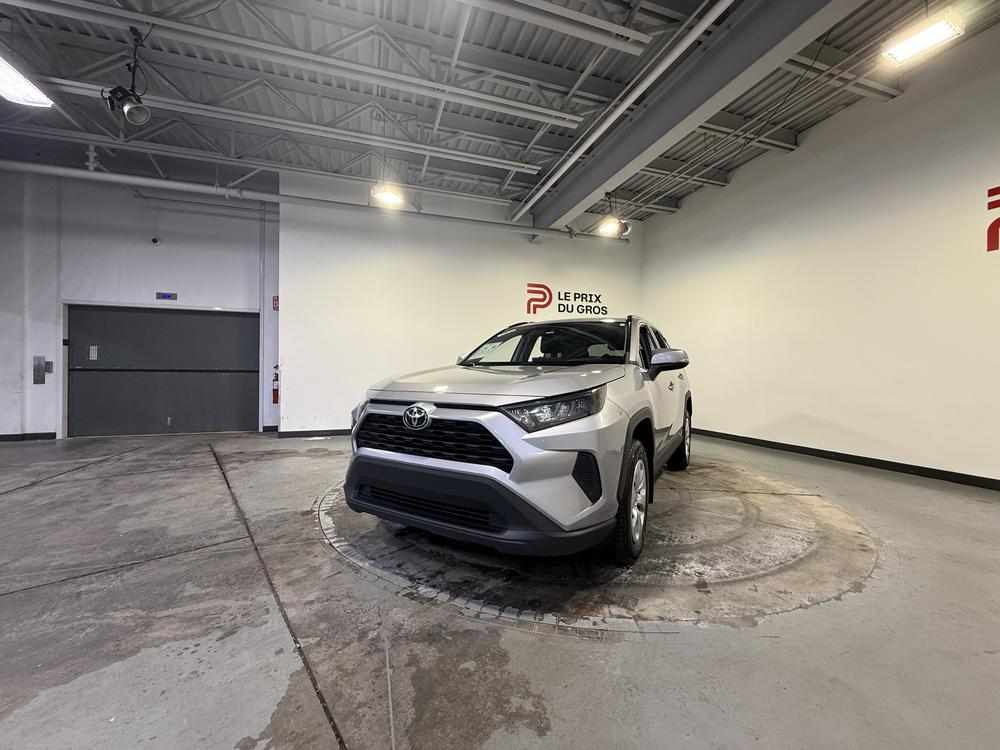 Toyota RAV4 LE 2020 d&rsquo;occasion à vendre - 8