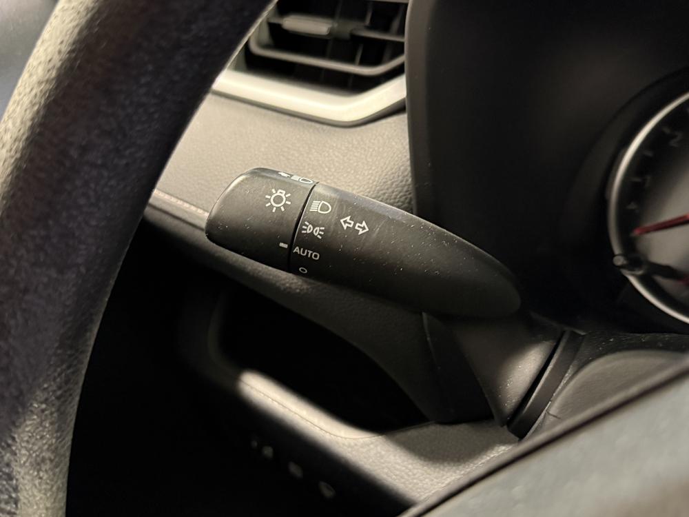 Toyota RAV4 LE 2020 d&rsquo;occasion à vendre - 21