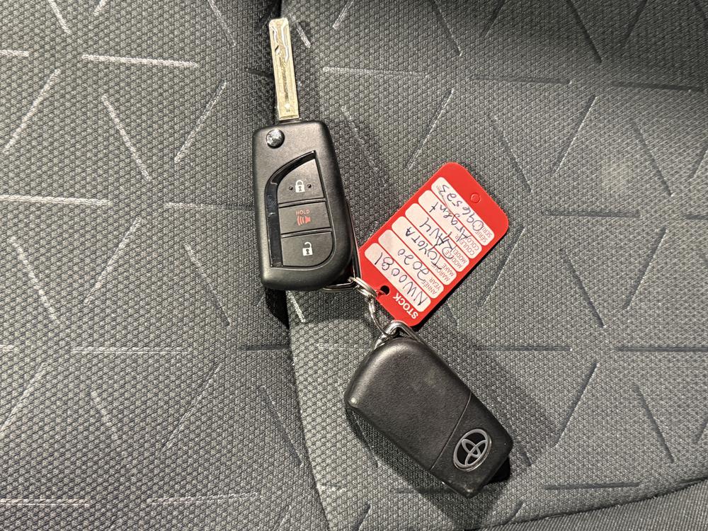 Toyota RAV4 LE 2020 d&rsquo;occasion à vendre - 32