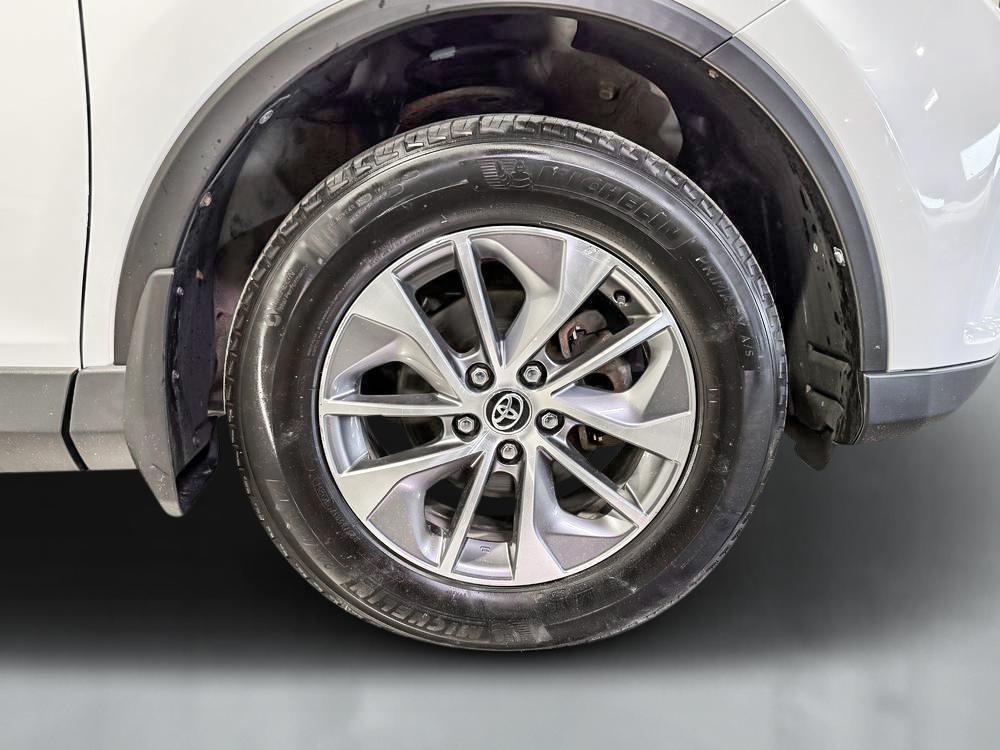 Toyota RAV4 HYBRID LE+ 2018 à vendre à Trois-Rivières - 16