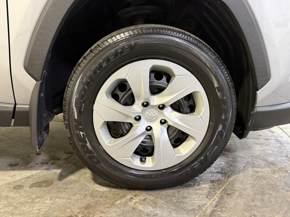 Toyota RAV4 LE 2020 d&rsquo;occasion à vendre - 12